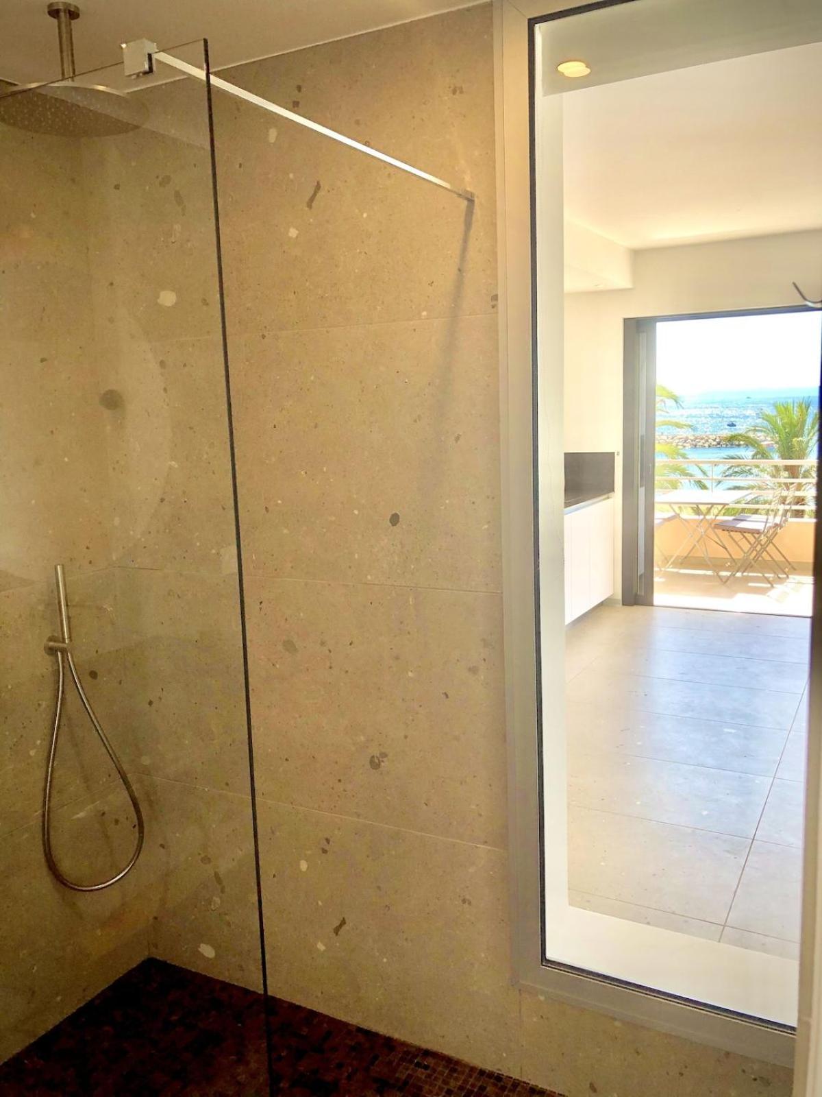 Appartement T3 Lumineux Traversant Totalement Neuf En Face De La Plage Front De Mer Vue Sur Les Iles Vue Mer Panoramique Assuree Residence De La Plage Centre Ville Du Lavandou 3Eme Etage Avec Ascenseur Appartement T3 Ле-Лаванду Екстер'єр фото
