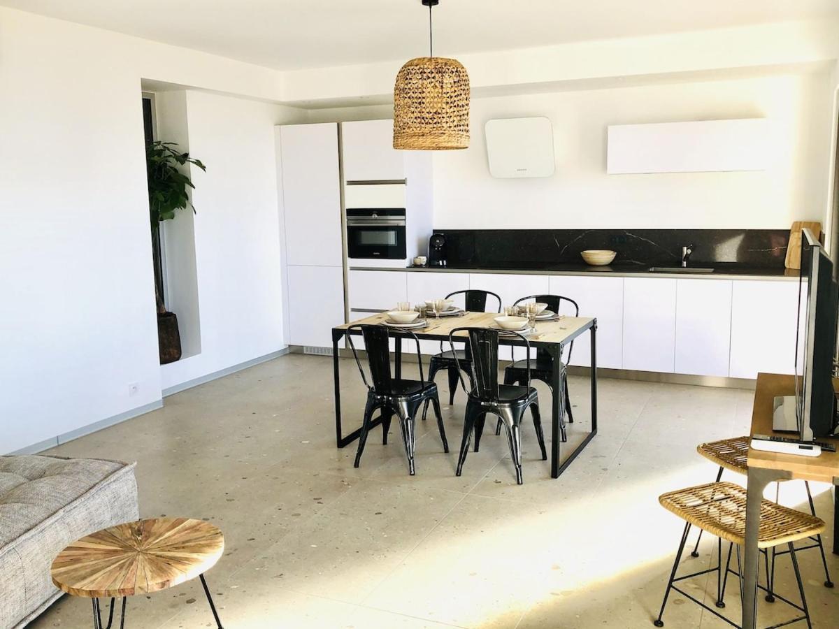 Appartement T3 Lumineux Traversant Totalement Neuf En Face De La Plage Front De Mer Vue Sur Les Iles Vue Mer Panoramique Assuree Residence De La Plage Centre Ville Du Lavandou 3Eme Etage Avec Ascenseur Appartement T3 Ле-Лаванду Екстер'єр фото