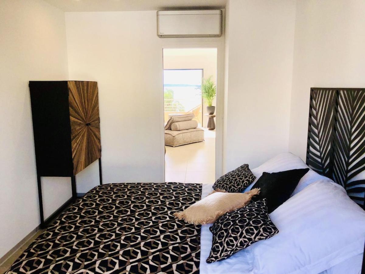 Appartement T3 Lumineux Traversant Totalement Neuf En Face De La Plage Front De Mer Vue Sur Les Iles Vue Mer Panoramique Assuree Residence De La Plage Centre Ville Du Lavandou 3Eme Etage Avec Ascenseur Appartement T3 Ле-Лаванду Екстер'єр фото