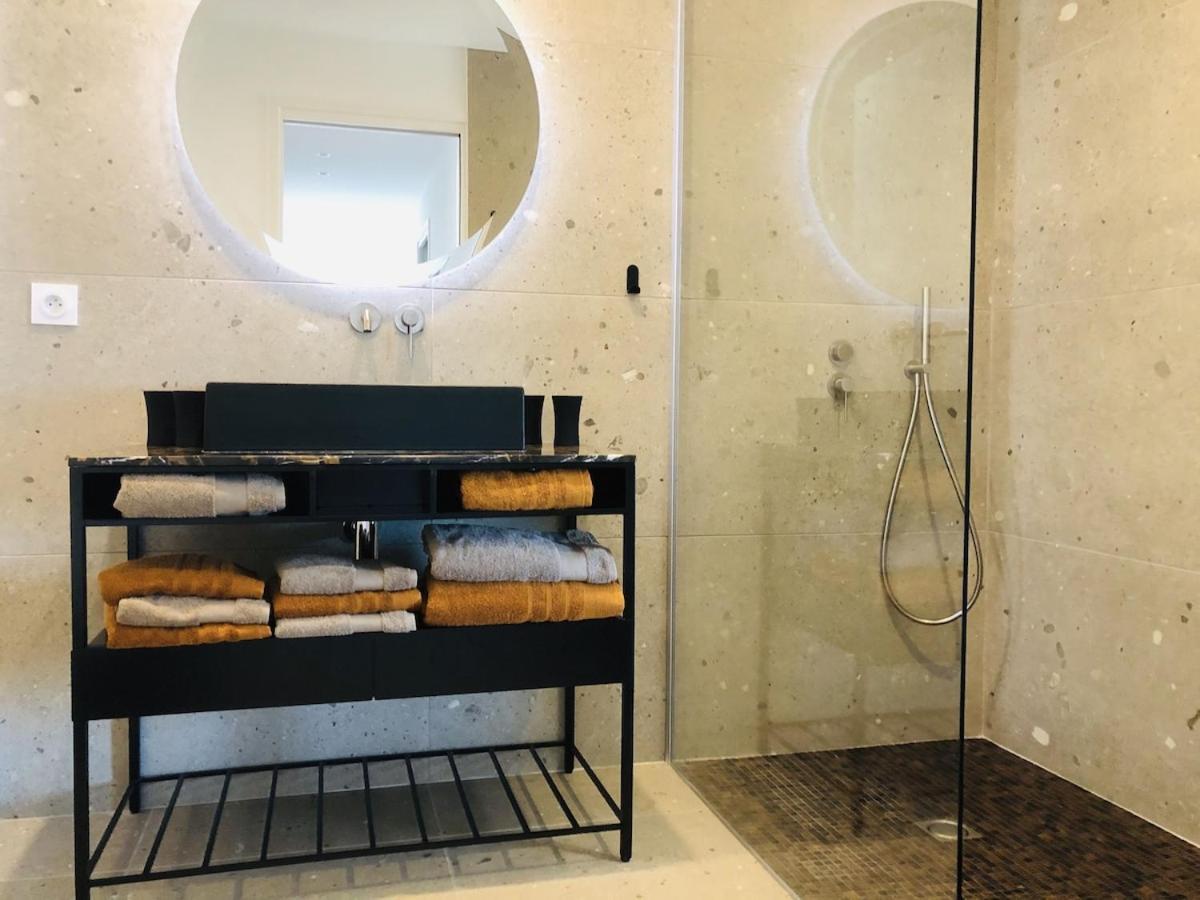 Appartement T3 Lumineux Traversant Totalement Neuf En Face De La Plage Front De Mer Vue Sur Les Iles Vue Mer Panoramique Assuree Residence De La Plage Centre Ville Du Lavandou 3Eme Etage Avec Ascenseur Appartement T3 Ле-Лаванду Екстер'єр фото
