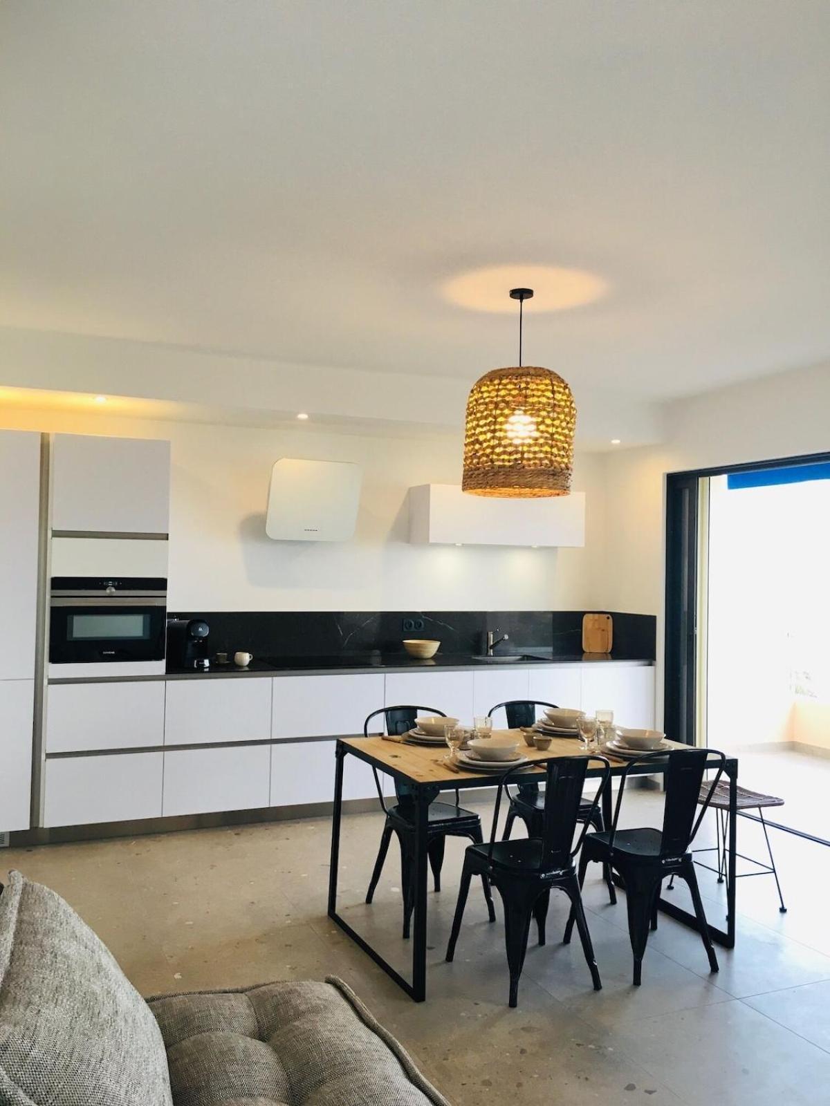 Appartement T3 Lumineux Traversant Totalement Neuf En Face De La Plage Front De Mer Vue Sur Les Iles Vue Mer Panoramique Assuree Residence De La Plage Centre Ville Du Lavandou 3Eme Etage Avec Ascenseur Appartement T3 Ле-Лаванду Екстер'єр фото