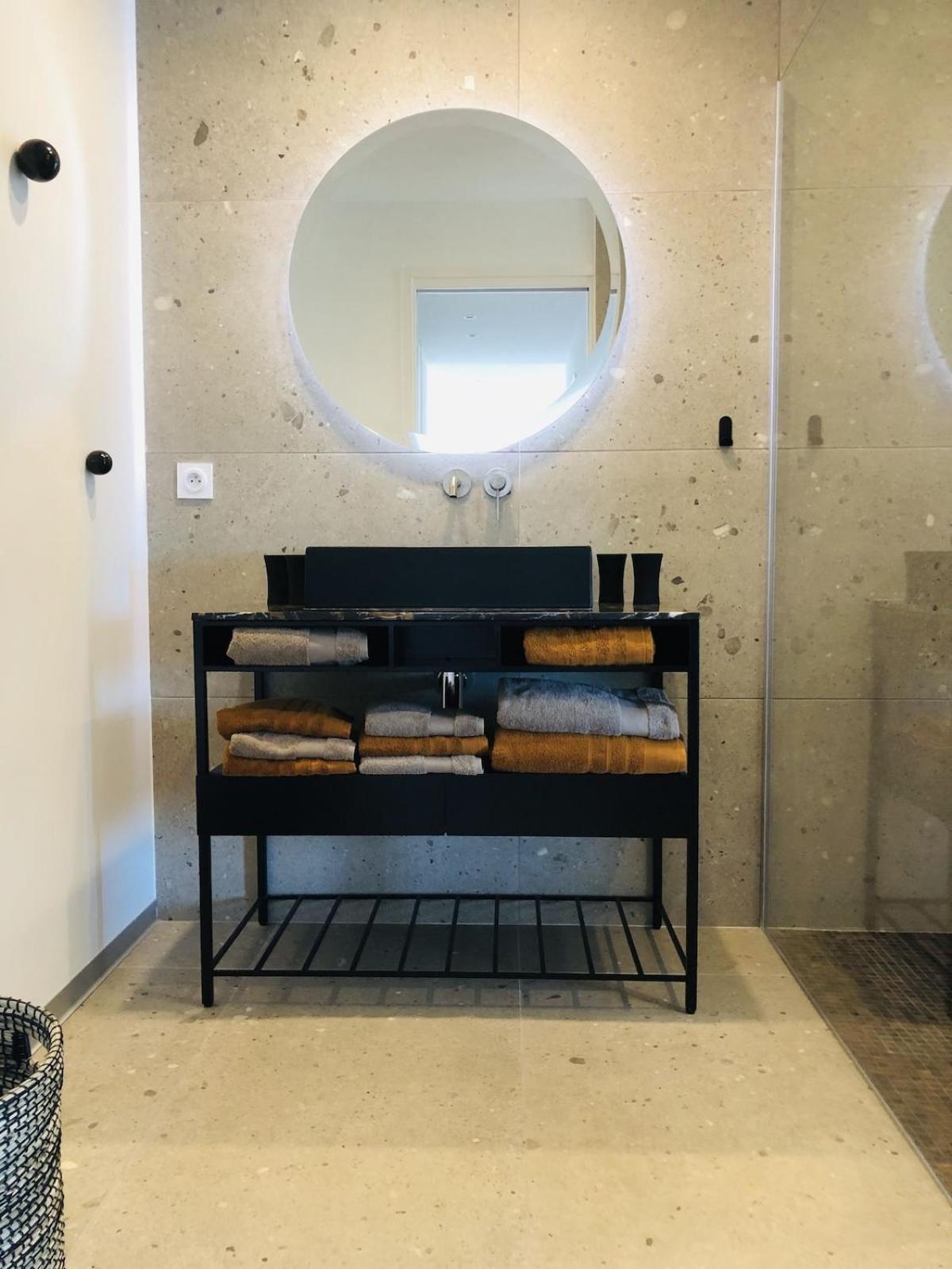 Appartement T3 Lumineux Traversant Totalement Neuf En Face De La Plage Front De Mer Vue Sur Les Iles Vue Mer Panoramique Assuree Residence De La Plage Centre Ville Du Lavandou 3Eme Etage Avec Ascenseur Appartement T3 Ле-Лаванду Екстер'єр фото
