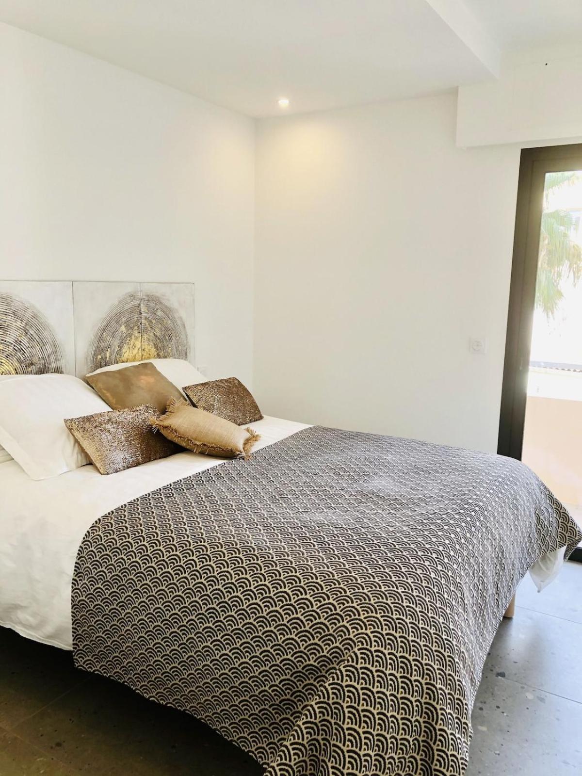 Appartement T3 Lumineux Traversant Totalement Neuf En Face De La Plage Front De Mer Vue Sur Les Iles Vue Mer Panoramique Assuree Residence De La Plage Centre Ville Du Lavandou 3Eme Etage Avec Ascenseur Appartement T3 Ле-Лаванду Екстер'єр фото