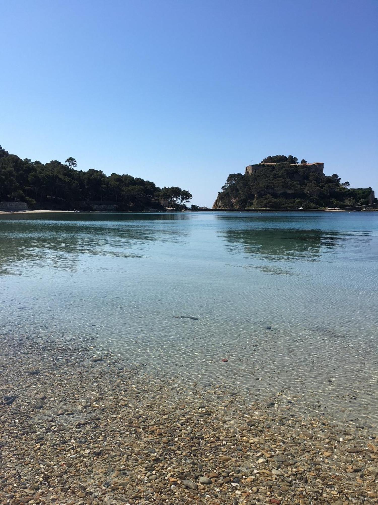 Appartement T3 Lumineux Traversant Totalement Neuf En Face De La Plage Front De Mer Vue Sur Les Iles Vue Mer Panoramique Assuree Residence De La Plage Centre Ville Du Lavandou 3Eme Etage Avec Ascenseur Appartement T3 Ле-Лаванду Екстер'єр фото