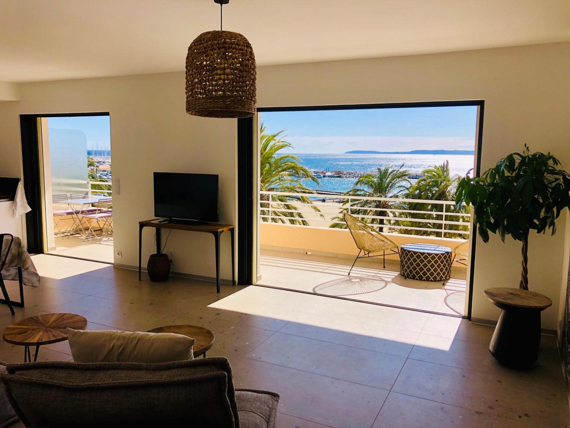 Appartement T3 Lumineux Traversant Totalement Neuf En Face De La Plage Front De Mer Vue Sur Les Iles Vue Mer Panoramique Assuree Residence De La Plage Centre Ville Du Lavandou 3Eme Etage Avec Ascenseur Appartement T3 Ле-Лаванду Екстер'єр фото