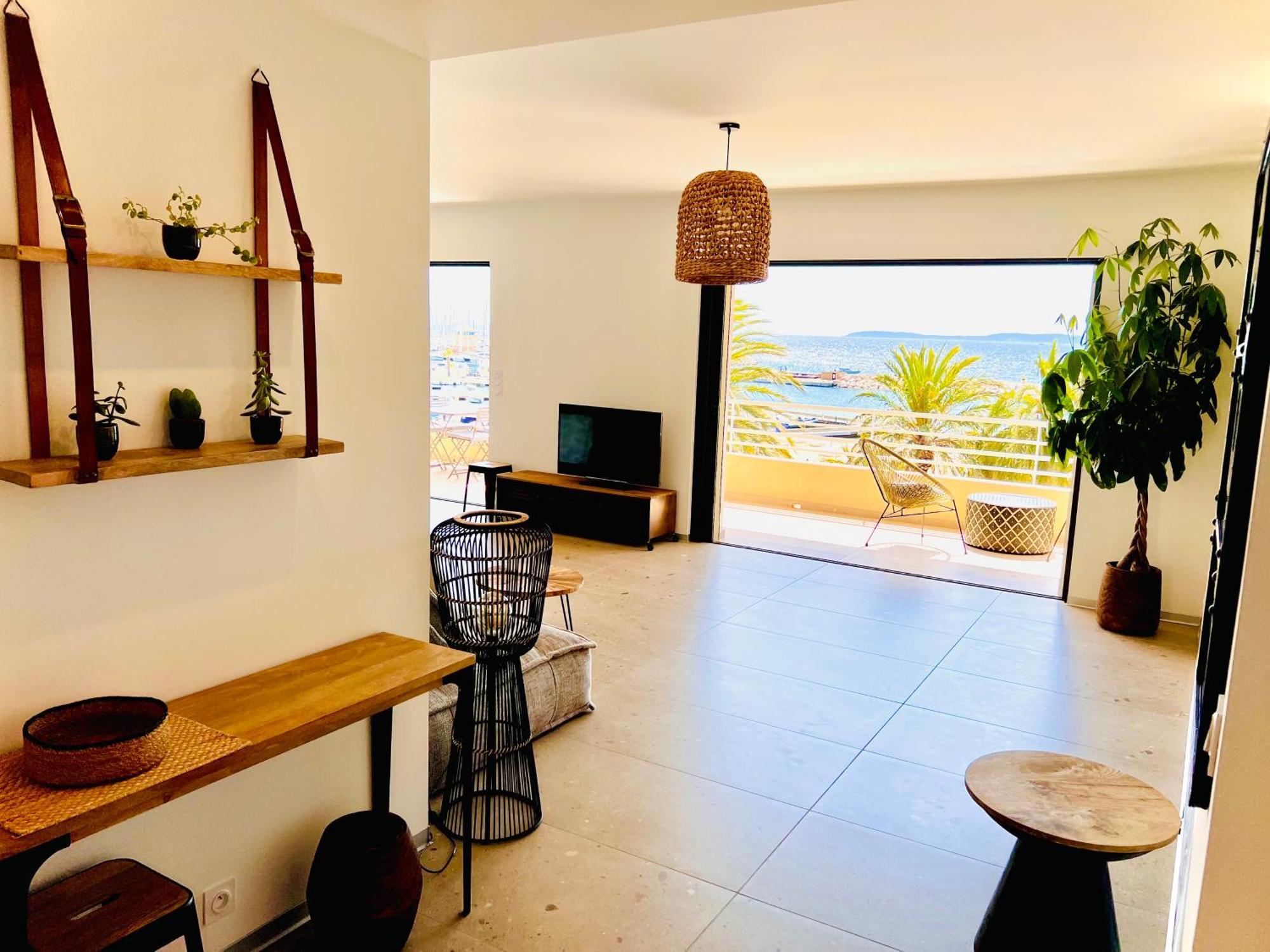 Appartement T3 Lumineux Traversant Totalement Neuf En Face De La Plage Front De Mer Vue Sur Les Iles Vue Mer Panoramique Assuree Residence De La Plage Centre Ville Du Lavandou 3Eme Etage Avec Ascenseur Appartement T3 Ле-Лаванду Екстер'єр фото