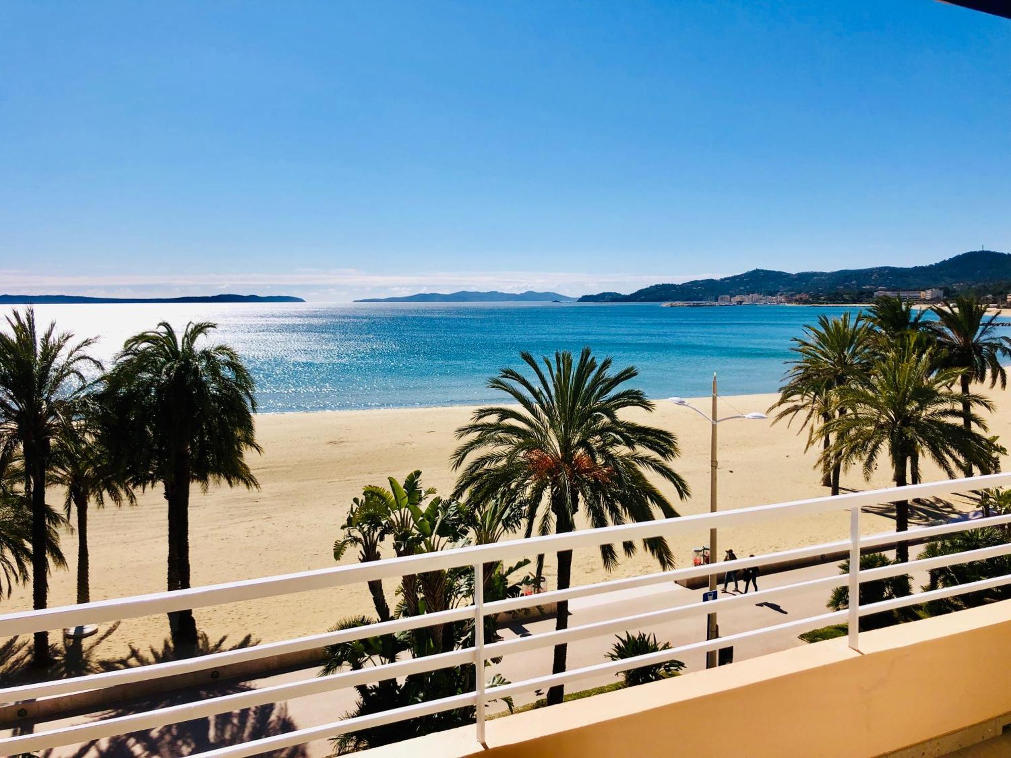 Appartement T3 Lumineux Traversant Totalement Neuf En Face De La Plage Front De Mer Vue Sur Les Iles Vue Mer Panoramique Assuree Residence De La Plage Centre Ville Du Lavandou 3Eme Etage Avec Ascenseur Appartement T3 Ле-Лаванду Екстер'єр фото