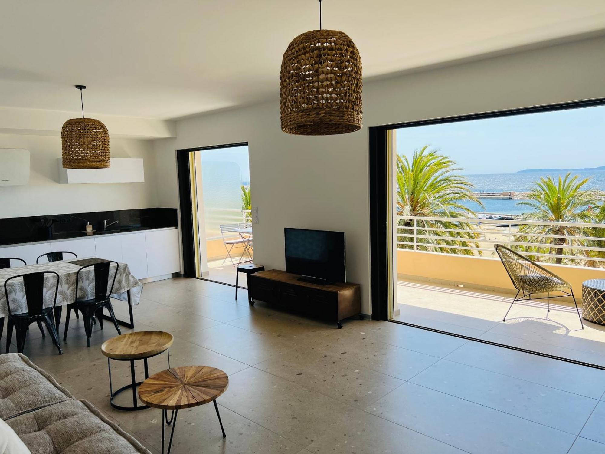 Appartement T3 Lumineux Traversant Totalement Neuf En Face De La Plage Front De Mer Vue Sur Les Iles Vue Mer Panoramique Assuree Residence De La Plage Centre Ville Du Lavandou 3Eme Etage Avec Ascenseur Appartement T3 Ле-Лаванду Екстер'єр фото
