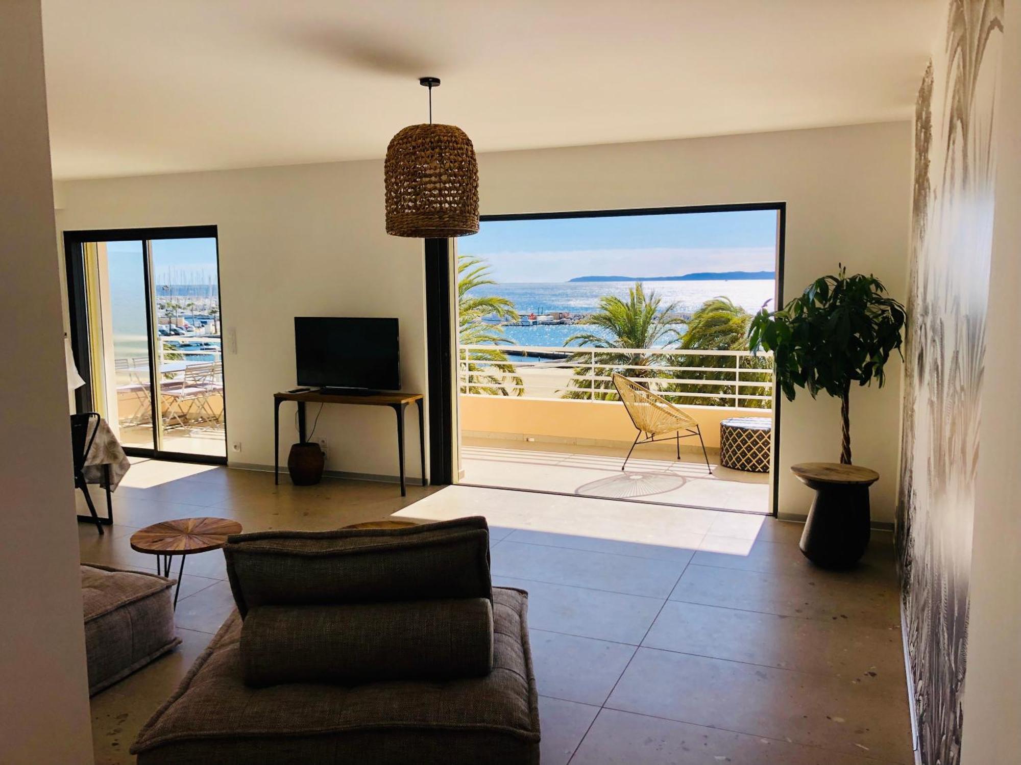 Appartement T3 Lumineux Traversant Totalement Neuf En Face De La Plage Front De Mer Vue Sur Les Iles Vue Mer Panoramique Assuree Residence De La Plage Centre Ville Du Lavandou 3Eme Etage Avec Ascenseur Appartement T3 Ле-Лаванду Екстер'єр фото